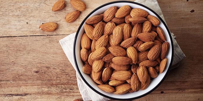 ALMONDS to risk of macular degeneration and prevents cataract